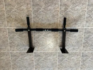 Barra de dominadas negra