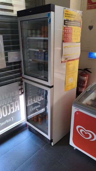Nevera expositora bebidas