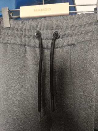 Pantalón chándal McKenzie gris.