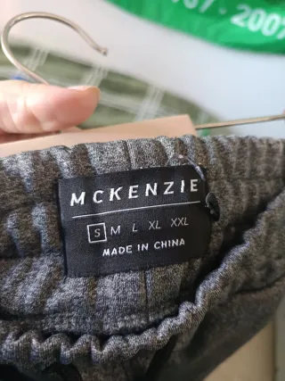 Pantalón chándal McKenzie gris.