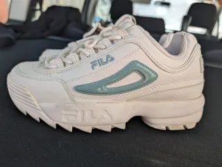 Fila Disruptor Beige y Blancas vienen justas talla