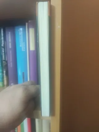 La mujer y el paisaje (Acantilado/ Cliff) (Span...