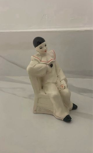 Figura cerámica decorativa payaso sentado