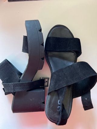 Sandalias de tacón negras