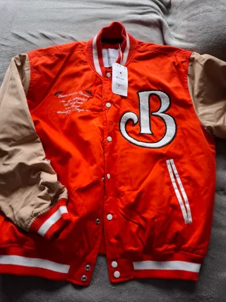 Chaqueta Bomber Bershka Naranja y Beige