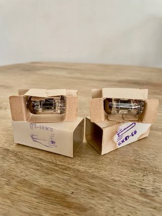 Previo Phono a válvulas + 2 válvulas rusas