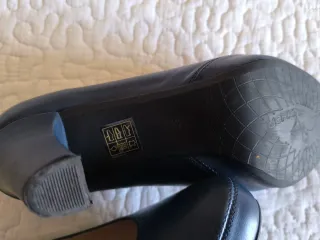 Zapatos de tacón de piel azul mujer