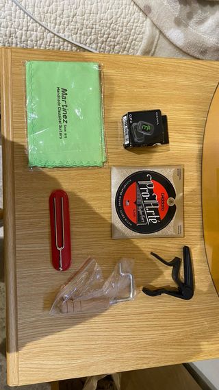 Guitarra Clásica + Accesorios