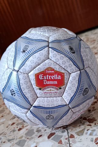 Balón de fútbol Estrella Damm temporada 2000-2001