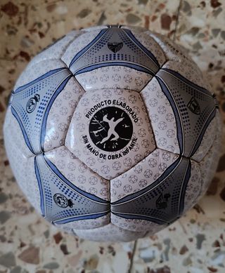 Balón de fútbol Estrella Damm temporada 2000-2001