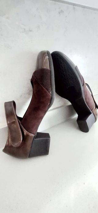 Zapatos salón Hualun Rote marrones