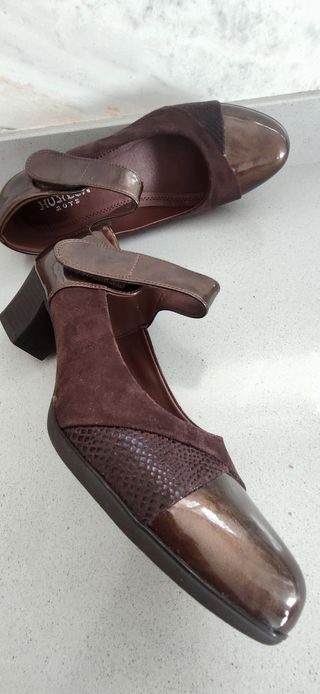 Zapatos salón Hualun Rote marrones