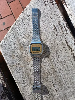 Reloj Casio Dorado y Plateado