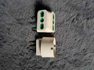 Adattatore multipresa compatto salvaspazio