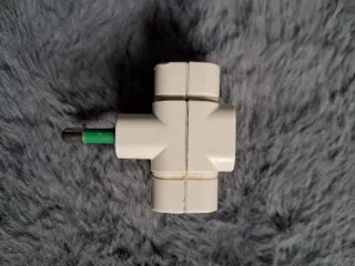 Adattatore multipresa compatto salvaspazio