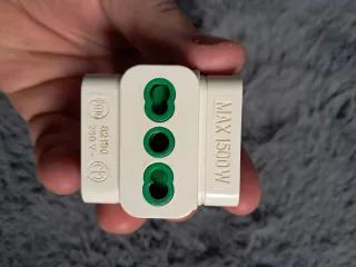 Adattatore multipresa compatto salvaspazio