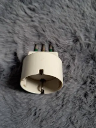 Adattatore multipresa compatto salvaspazio