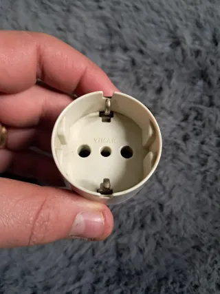 Adattatore multipresa compatto salvaspazio