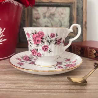 Taza y plato porcelana inglesa Royal Windsor.