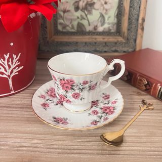 Taza y plato porcelana inglesa Royal Windsor.