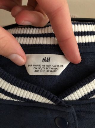 Beisbolera azul con estrellas