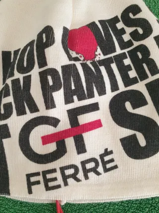Berretto Gianfranco Ferrè con scritte nuovo