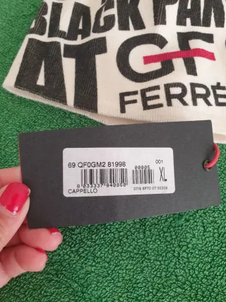 Berretto Gianfranco Ferrè con scritte nuovo
