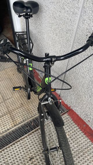 Bicicleta urbana negra