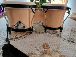 Bongos de madera sin estrenar