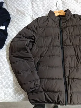 Abrigo de pluma muy como de la marca Dustin