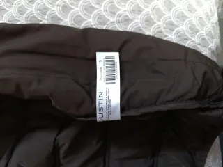 Abrigo de pluma muy como de la marca Dustin