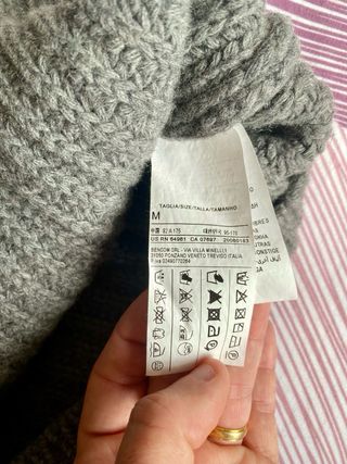 Jersey de lana gris con capucha