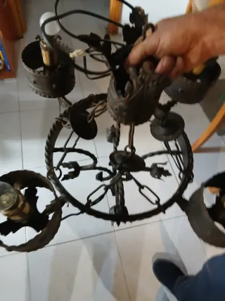 Lámpara antigua de hierro forjado