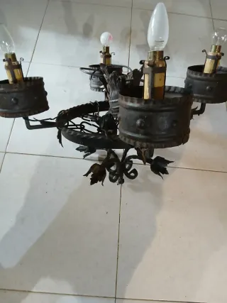 Lámpara antigua de hierro forjado