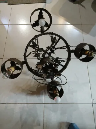 Lámpara antigua de hierro forjado