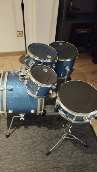 Cascos y pedal Batería Acústica Azul