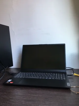 Portátil Lenovo Ryzen 7 / 16GB RAM