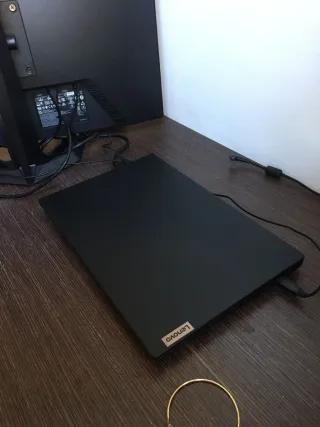 Portátil Lenovo Ryzen 7 / 16GB RAM