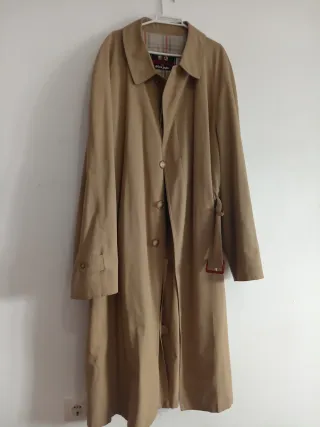 Gabardina larga beige de hombre