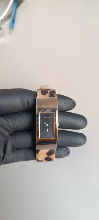 Reloj Guess Mujer Dorado y Multicolor