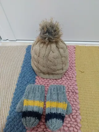 Gorro y guantes de lana para bebé