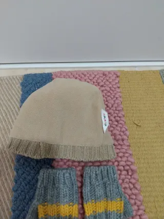 Gorro y guantes de lana para bebé