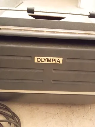 Máquina Olympia de escribir eléctrica antigua