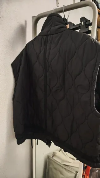 Chaleco acolchado oversize negro