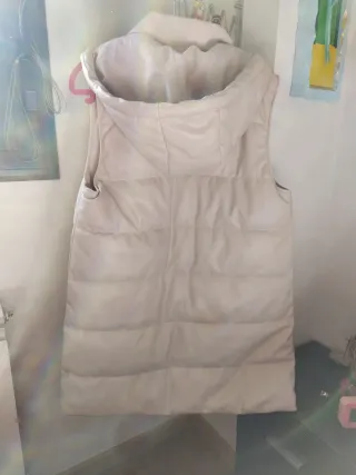 Chaleco efecto piel Zara beige Talla L