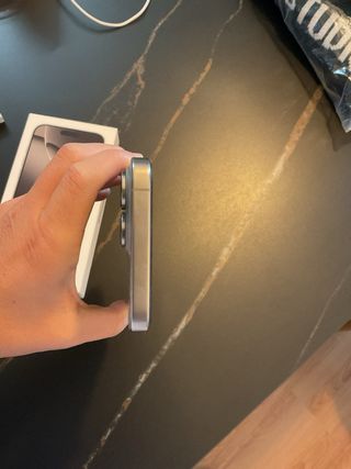 iPhone 16 Pro Max Gris