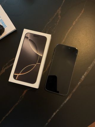 iPhone 16 Pro Max Gris