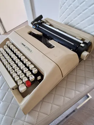 Máquina de escribir Olivetti Lettera 35