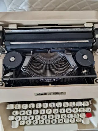 Máquina de escribir Olivetti Lettera 35