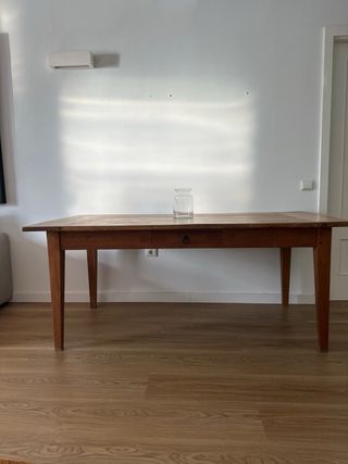 Mesa de comedor de madera